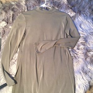 Long sleeve green top